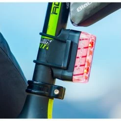 ECLAIRAGE AR Dayblazer 125 Rear Blackburn -Vélos Soldes Boutique eclairage ar dayblazer 125 rear blackburn 4